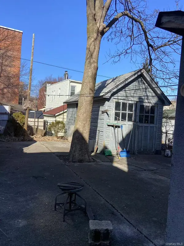 8621 59th AVE, Elmhurst, NY 11373