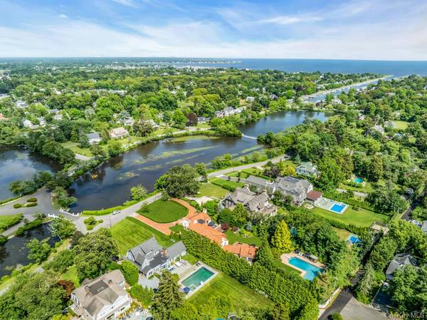 259 Lakeview AVE, Brightwaters, NY 11718