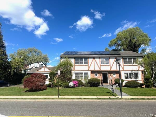 28 Polo RD, Great Neck, NY 11023