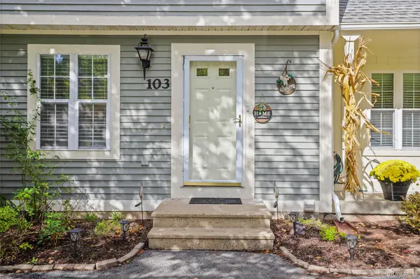 103 Twin Brook CT, Carmel, NY 10512
