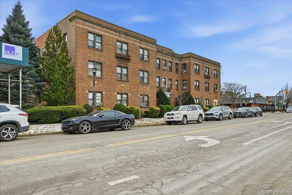 222 7th ST #1K, Garden City, NY 11530