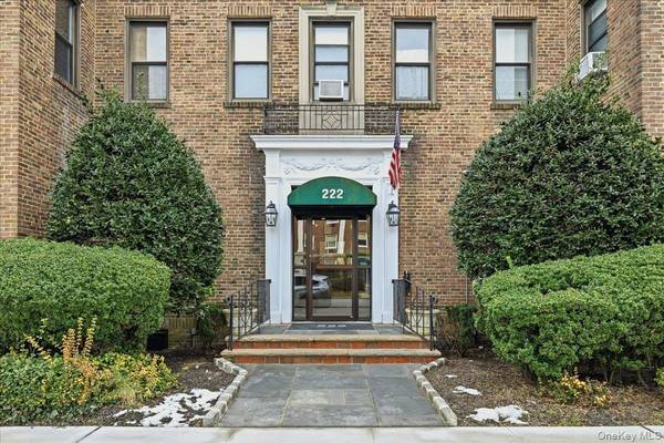 222 7th ST #1K, Garden City, NY 11530