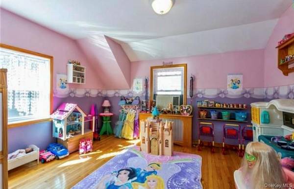 133 W 195th ST, Bronx, NY 10468