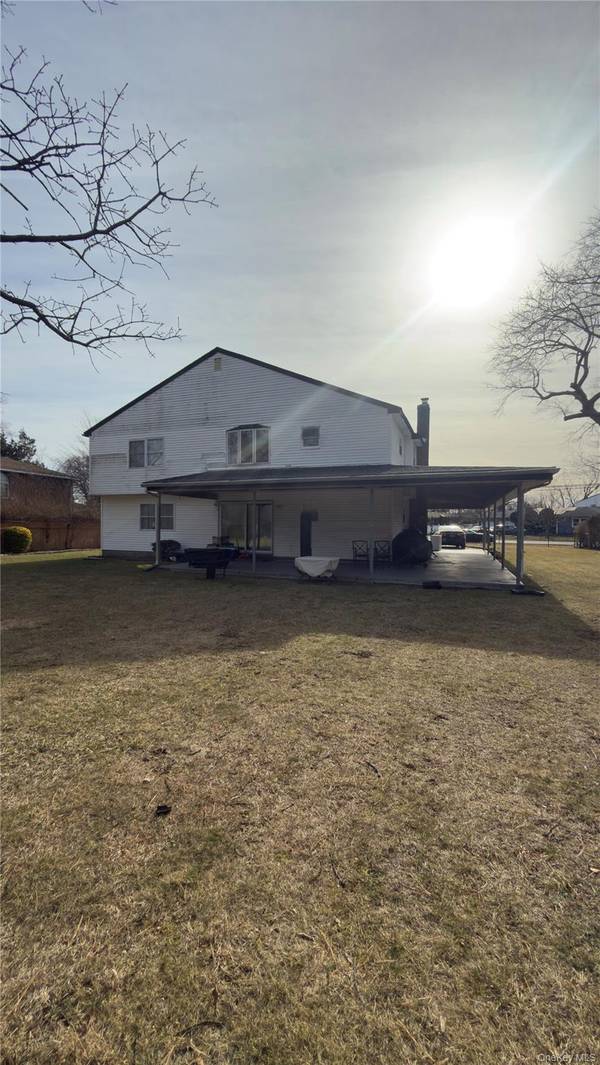 55 Parkway AVE, Amityville, NY 11701