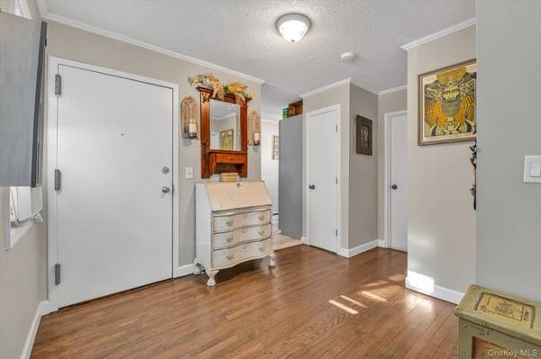 65 W Broadway #6A, Long Beach, NY 11561