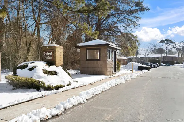 19 Newbrook #19, Bay Shore, NY 11706