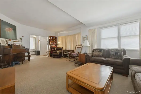25 Raymond ST, Rockville Centre, NY 11570