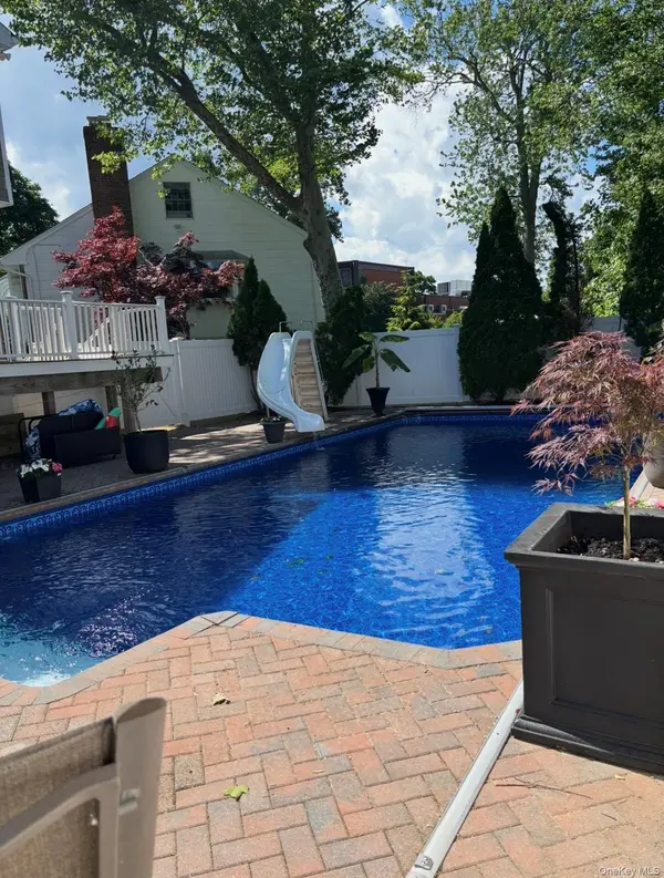 2043 Ripley, Merrick, NY 11566