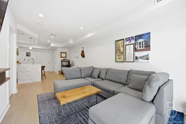 23-23 30th RD #3A, Astoria, NY 11102