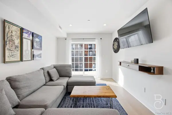 23-23 30th RD #3A, Astoria, NY 11102
