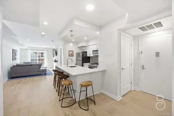23-23 30th RD #3A, Astoria, NY 11102