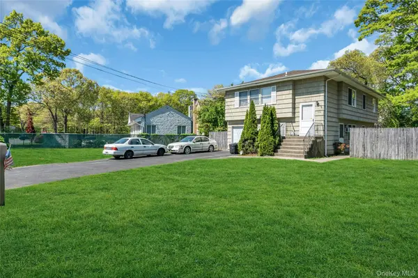106 Summit DR, Smithtown, NY 11787