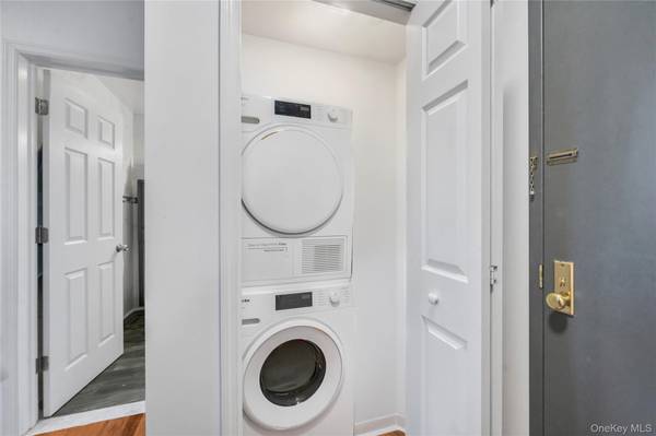 30-63 31st ST #301, Astoria, NY 11102