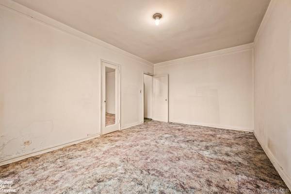 77-14 113th ST #3O, Forest Hills, NY 11375