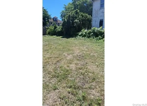 2261 Loretta RD, Far Rockaway, NY 11691