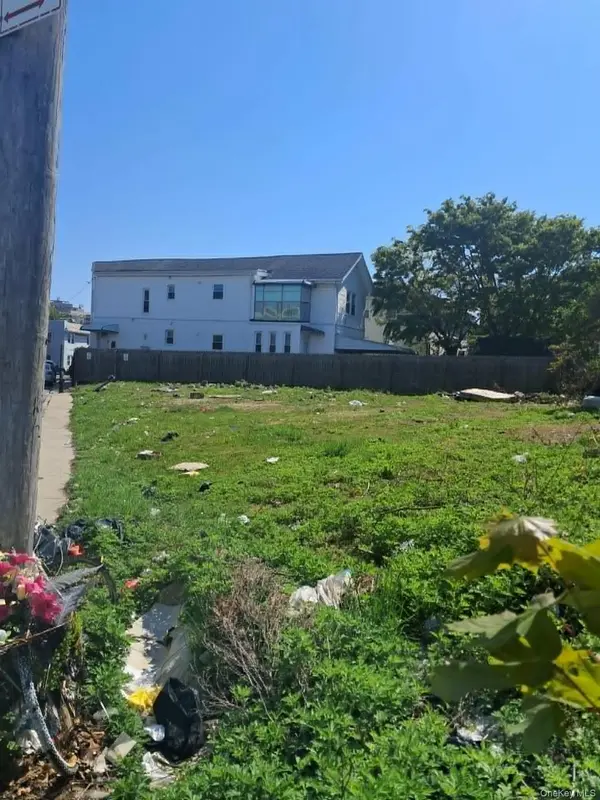 2261 Loretta RD, Far Rockaway, NY 11691