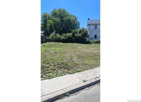 2261 Loretta RD, Far Rockaway, NY 11691