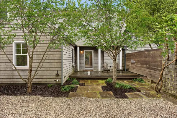 54 Gardiner DR, Amagansett, NY 11930