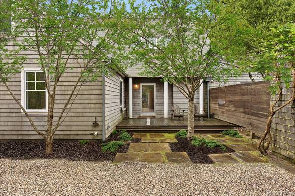54 Gardiner DR, Amagansett, NY 11930