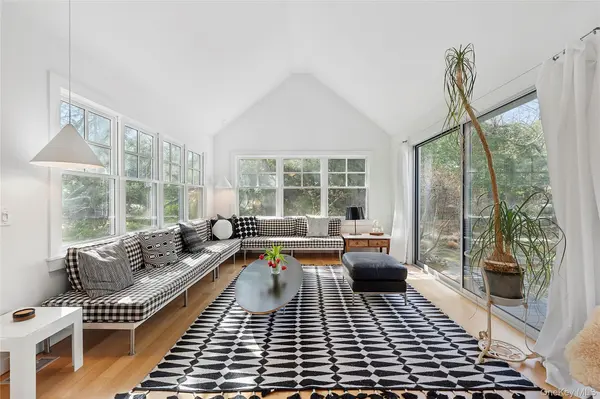 54 Gardiner DR, Amagansett, NY 11930