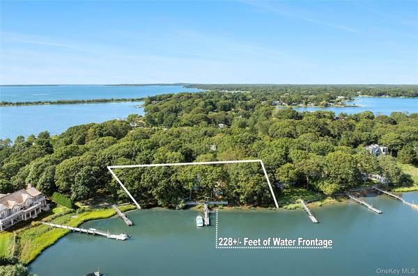 210 Redwood RD, Sag Harbor, NY 11963