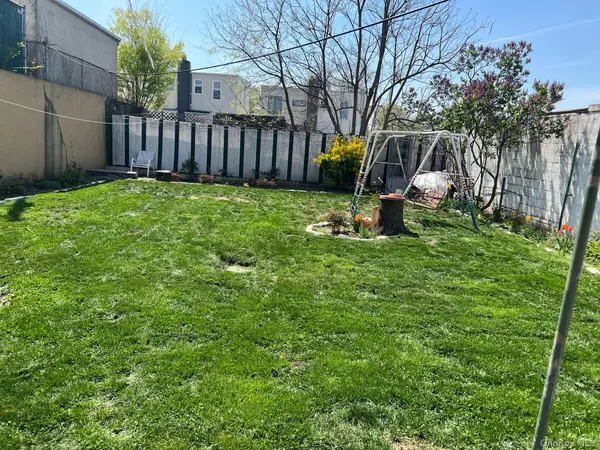 7714 Cypress Hills ST, Glendale, NY 11385