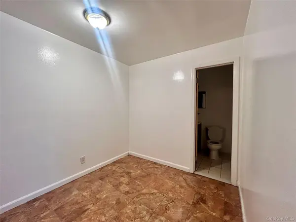 9 Wyndover Woods LN #23, White Plains, NY 10603