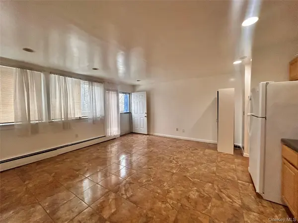 9 Wyndover Woods LN #23, White Plains, NY 10603