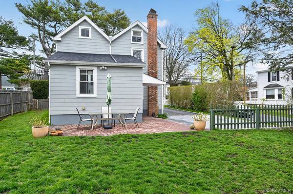 22 Perry AVE, Bayville, NY 11709