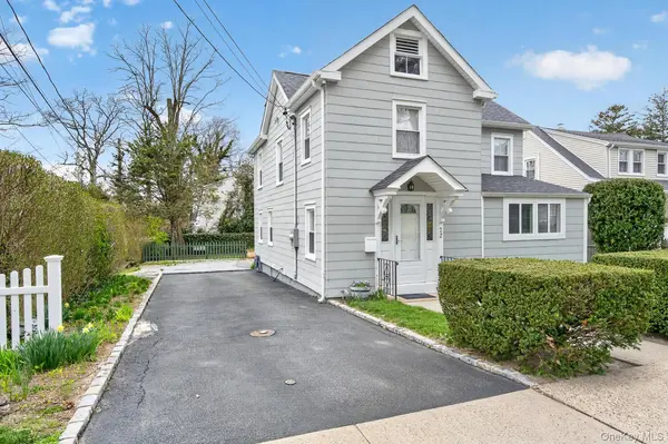 22 Perry AVE, Bayville, NY 11709