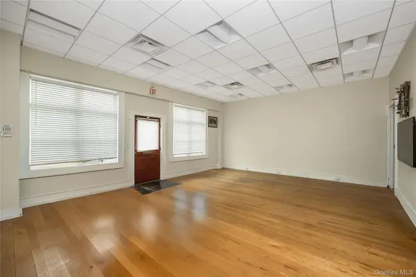 11 S Park AVE, Bay Shore, NY 11706