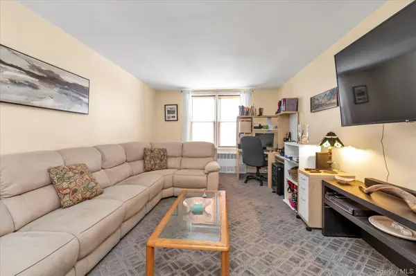 504 Merrick RD #3G, Lynbrook, NY 11563