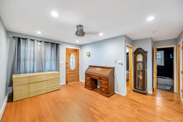 260 Springdale DR, Ronkonkoma, NY 11779