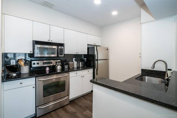 100 New Roc City Place #405, New Rochelle, NY 10801