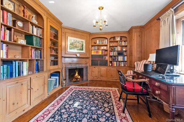 3 Barkers Point RD, Sands Point, NY 11050