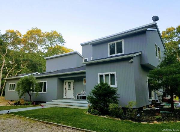 10 Skyes Neck CT, East Quogue, NY 11942