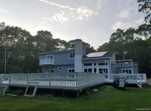 10 Skyes Neck CT, East Quogue, NY 11942