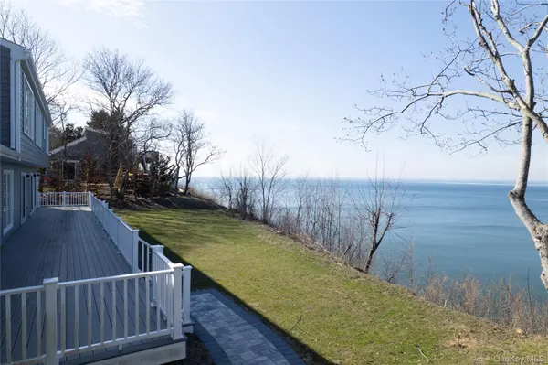 43 Waterview DR, Sound Beach, NY 11789