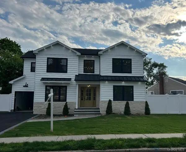26 Essex RD, Bethpage, NY 11714
