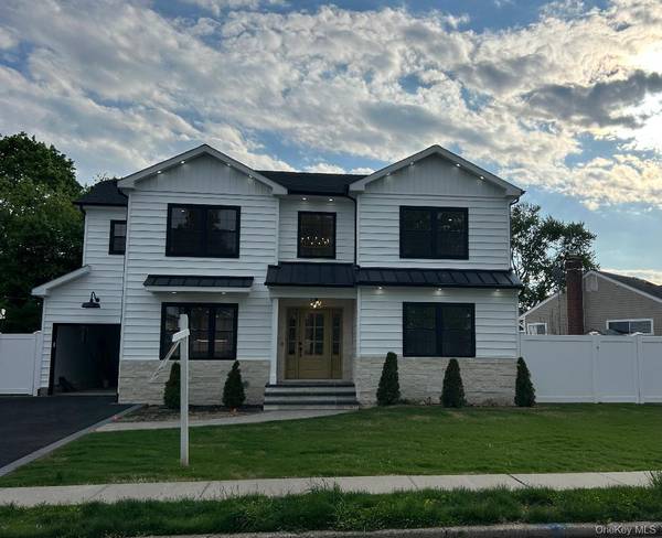 26 Essex RD, Bethpage, NY 11714
