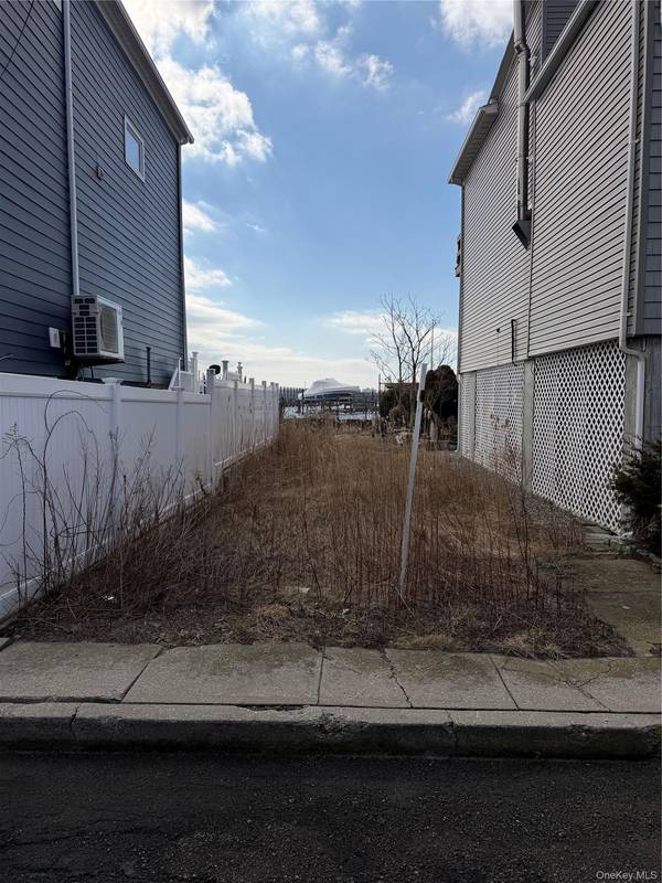 308 E 8th RD, Broad Channel, NY 11693