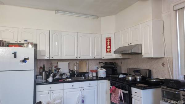 136-39 41st AVE #5D, Flushing, NY 11355