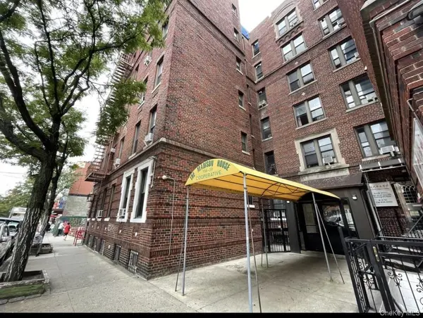 136-39 41st AVE #5D, Flushing, NY 11355