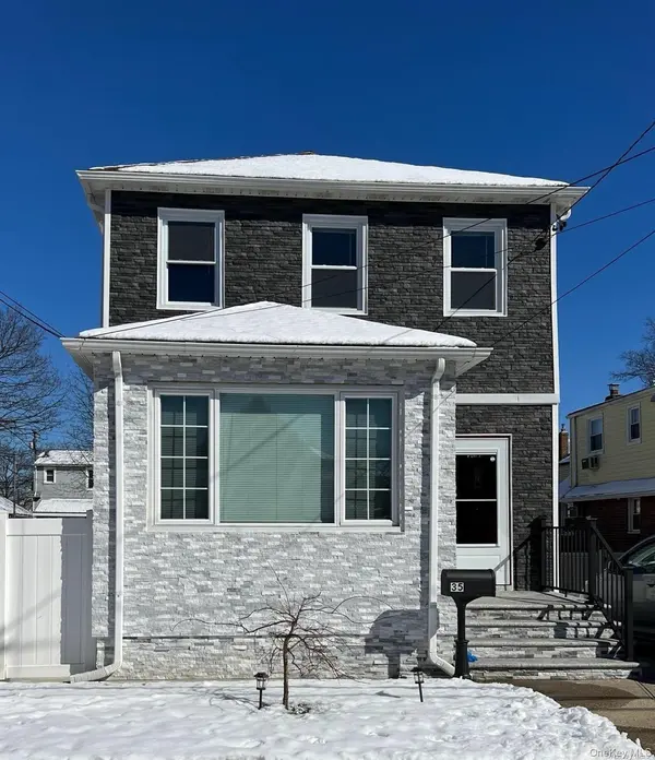 35 Barwick ST, Floral Park, NY 11001