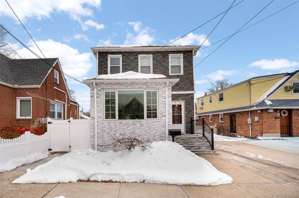 35 Barwick ST, Floral Park, NY 11001