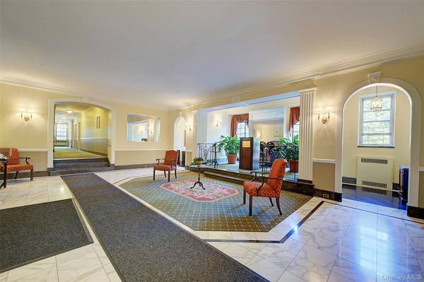 77-35 113th ST #1H, Forest Hills, NY 11375