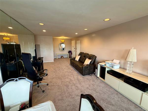 89-35 155 AVE #4C, Howard Beach, NY 11414