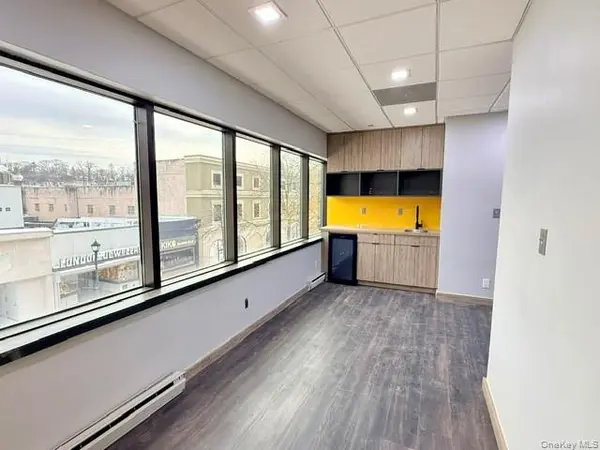 3 School ST #202, Glen Cove, NY 11542