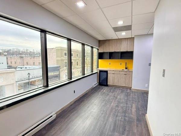 3 School ST #202, Glen Cove, NY 11542