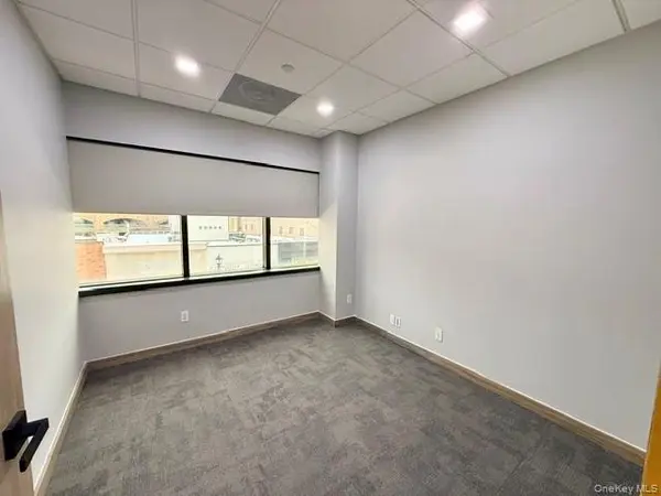 3 School ST #202, Glen Cove, NY 11542